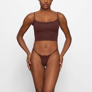 SKIMS FITS EVERYBODY LACE CROPPED CAMI COCOA SMALL